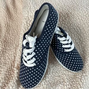 Comfort ease canvas tennis shoes